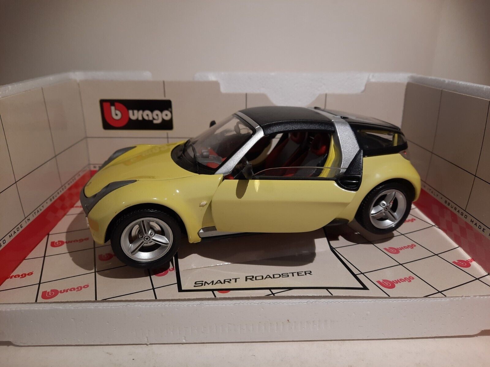 未開封品】Bburago smart roadster（34099）