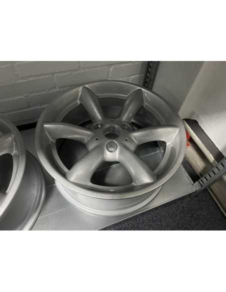 Ensemble complet de jantes alliage 17 pouces Smart Roadster 452 reconditionnées en stock ! Ensemble complet de jantes alliage 17 pouces Smart Roadster 452 reconditionnées en stock !