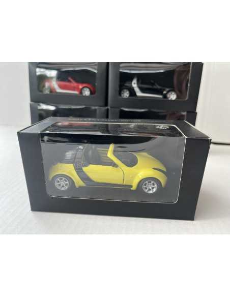 Smart roadster coupé pullback 1:33 star shine giallo/nero SMARTWARE Smart roadster coupé pullback 1:33 star shine giallo/nero SMARTWARE