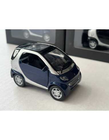 Pullback smart fortwo coupé 1:33 star blue/silver SMARTWARE