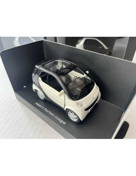 Smart fortwo coupé pullback 1:33 lite blanco/negro SMARTWARE Smart fortwo coupé pullback 1:33 lite blanco/negro SMARTWARE