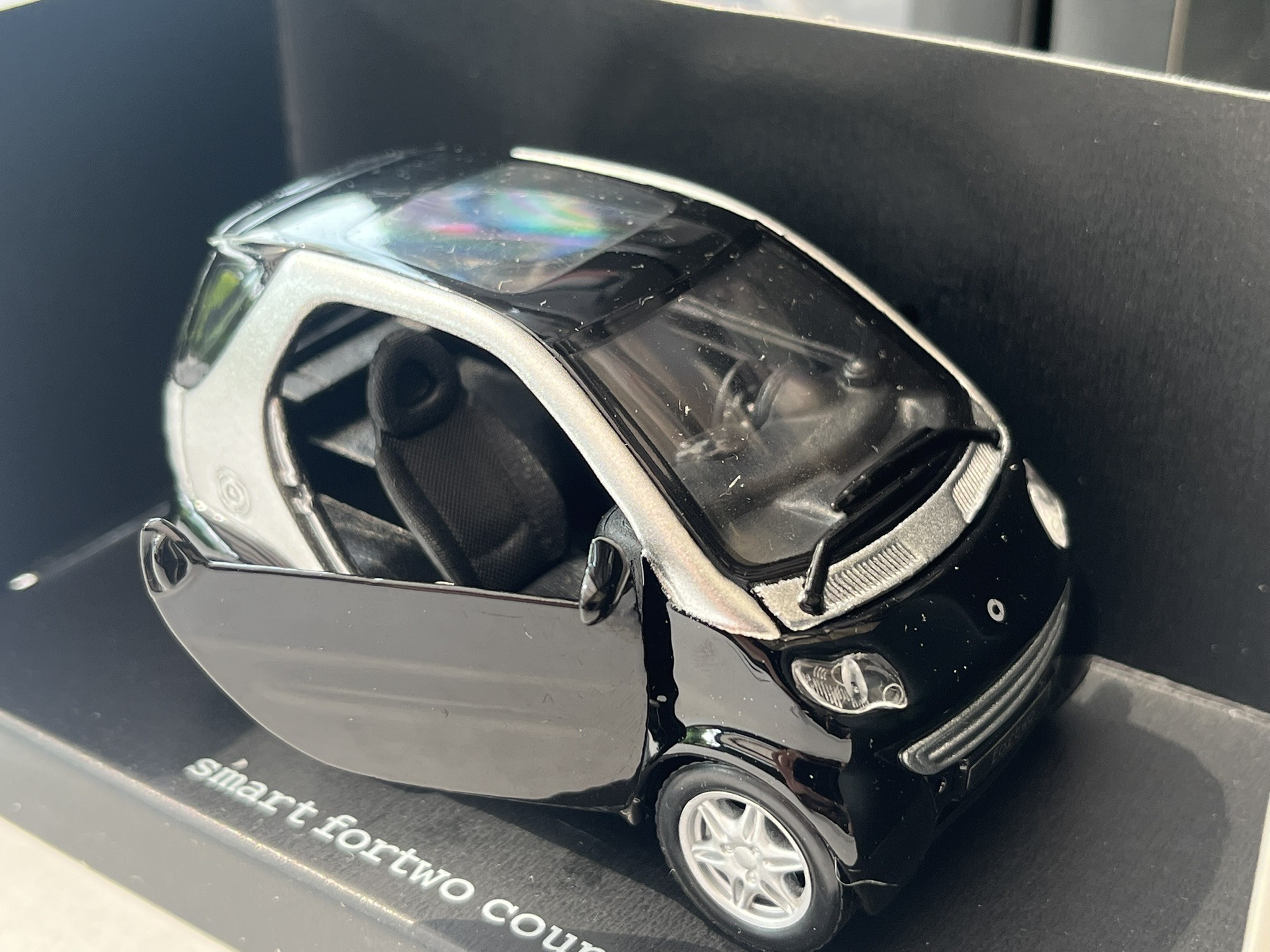 Pullback smart fortwo coupé 1:33 jack black/ silver SMARTWARE