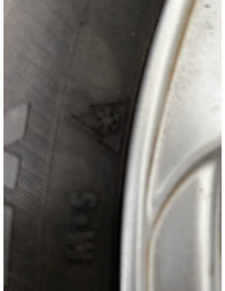 Juego de llantas de aleación RIAL Smart Roadster de 15 pulgadas con neumáticos de invierno de 5 mm Juego de llantas de aleación RIAL Smart Roadster de 15 pulgadas con neumáticos de invierno de 5 mm