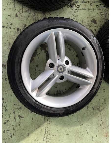 Conjunto de rodas Spikeline Smart Roadster 16 polegadas usado Conjunto de rodas Spikeline Smart Roadster 16 polegadas usado