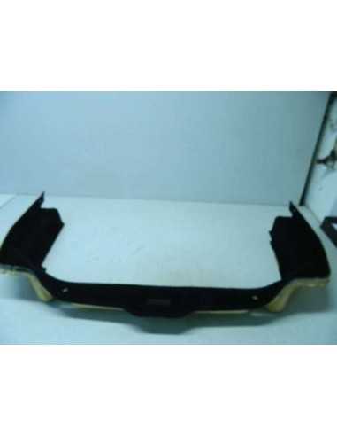 Borda de carpete do Smart Roadster na sala do motor