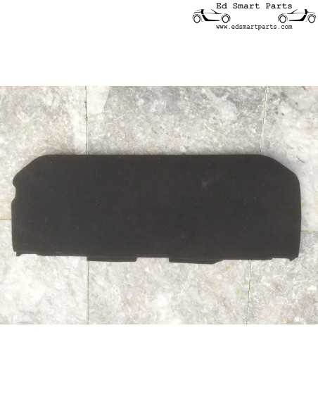 Maletero con alfombra para roadster inteligente en la parte trasera, encima del motor