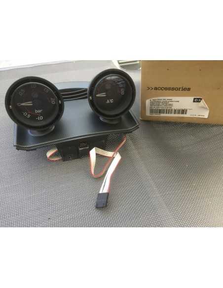 Smart Roadster Dashboard Pods nel design Brabus con base effetto carbonio Smart Roadster Dashboard Pods nel design Brabus con base effetto carbonio