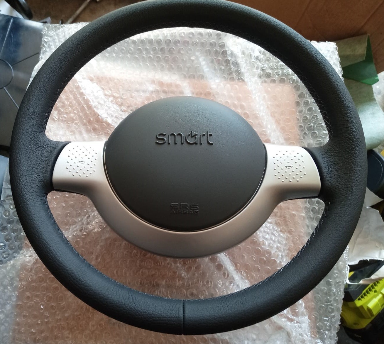 Smart Roadster leather steering wheel also fits fortwo 450 models