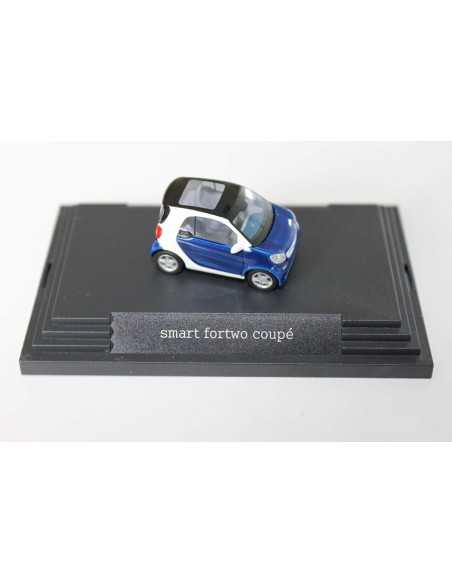 Busch Smart 453 Fortwo Coupe white / midnight blue Model Car 1:87 Busch Smart 453 Fortwo Coupe white / midnight blue Model Car 1:87