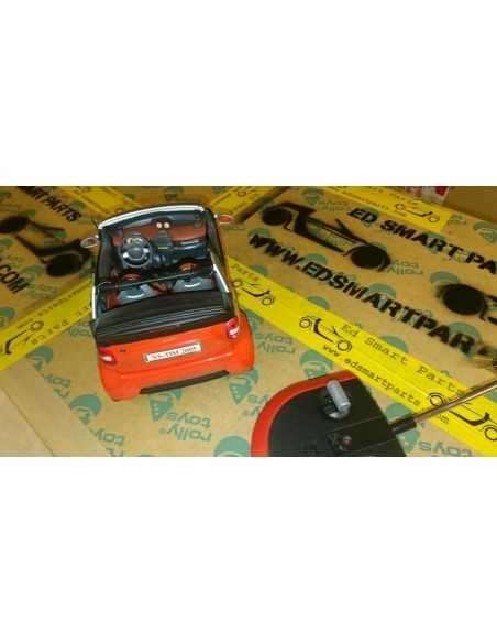 Dickie R/C Smart ForTwo Cabrio - Red 1:12 Scale Dickie R/C Smart ForTwo Cabrio - Red 1:12 Scale