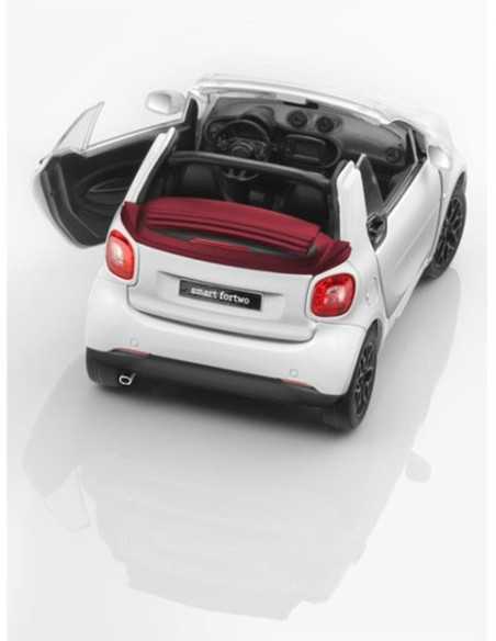 SMART FORTWO CABRIOLET 2015 BLANC 1:18 SMART FORTWO CABRIOLET 2015 BLANC 1:18