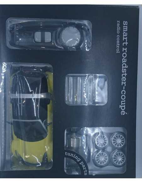 Usado NIKKO R/C Smart Roadster Shine - Amarelo Escala 1:24 Usado NIKKO R/C Smart Roadster Shine - Amarelo Escala 1:24